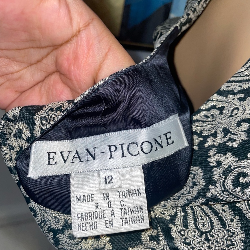 Vintage Evan Picone vest with paisley pattern & beautiful buttons - Picture 2 of 3